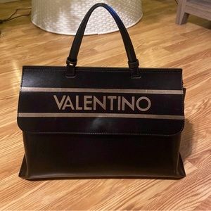 VALENTiNO 🖤